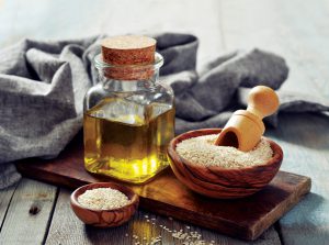Масло из кунжутной семечки в умеренных количествах невероятно полезно для здоровья человека Масло из кунжутной семечки в умеренных количествах невероятно полезно для здоровья человека