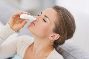 Во время начальной стадии заболевания, помочь могут обычные сосудосуживающие капли для носа