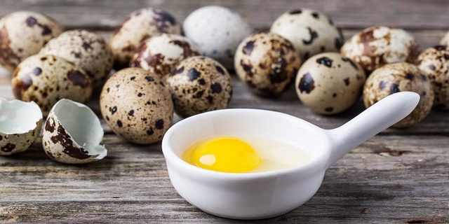 Перепелиные яйца — это диетический и очень вкусный пищевой продукт, который полезен для людей всех возрастных групп