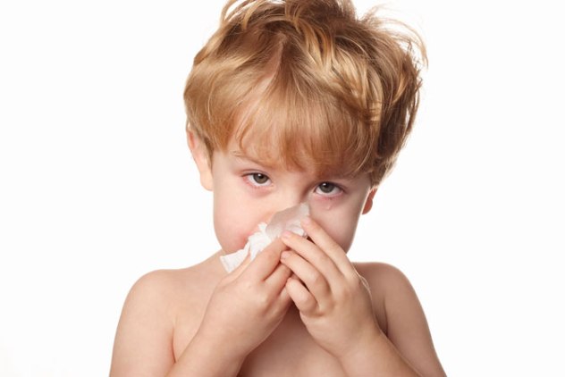 Синусит у детей сопровождается слизистыми выделениями из полости носа
