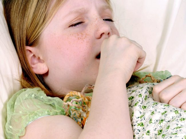 Сухой кашель у ребенка может возникать из-за множества разных причин. Если вовремя не начать лечение - заболевание может перейти в хроническую форму