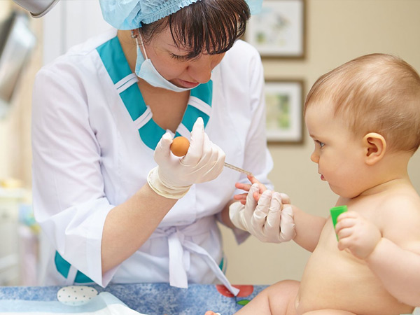 Для выявления глистов у ребенка нужно сдать общий анализ крови