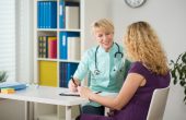 Что лечит врач-гинеколог и когда нужно к нему обращаться? Что нужно знать о приеме у гинеколога?