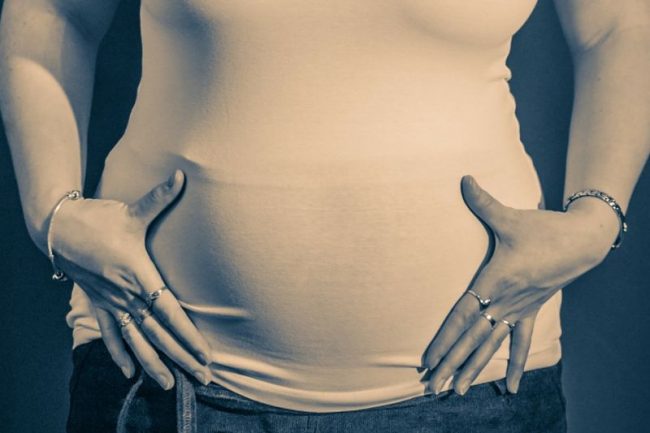 В период беременности Анаприлин назначают с осторожностью, а за 48-72 ч до родов его следует отменить. При необходимости назначении препарата в период лактации следует решить вопрос о прекращении грудного вскармливания
