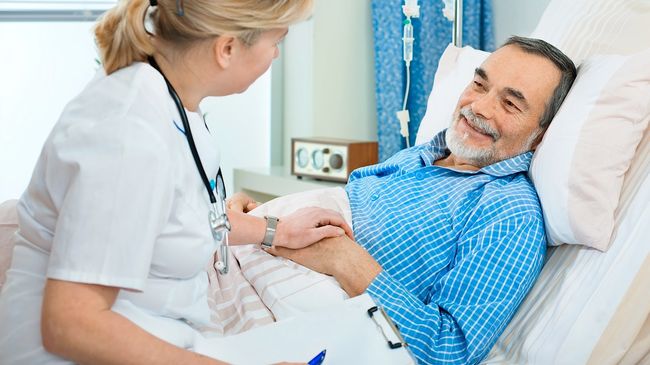 Медицинские работники при лечении пациента с анафилактическим шоком должны учитывать возраст пациента при назначении препаратов.