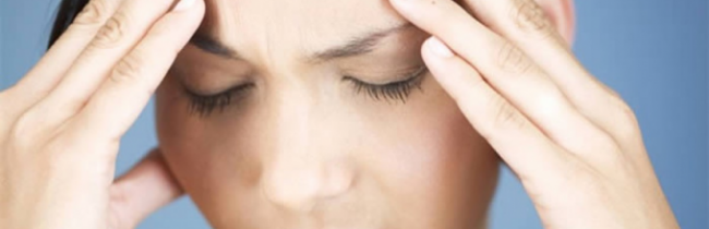 Ацетилсалициловая кислота от головной боли в народе называют аспирином или универсальной таблеткой от головы. Он является противовоспалительным и жаропонижающим средством