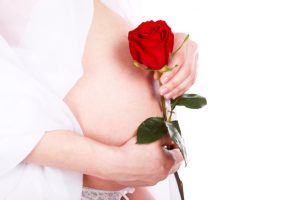 Во время беременности почки матери должны работать за двоих, поэтому из-за двойной нагрузки возможны различные осложнения, которые требуют особого внимания