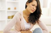Болит желудок – что это может быть и что делать в домашних условиях?