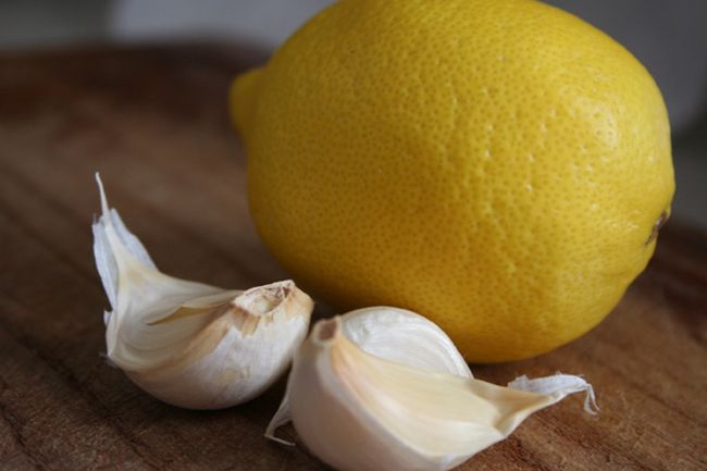Чеснок и лимон - это особенные компоненты народной медицины, с помощью которых можно лечить множество заболеваний