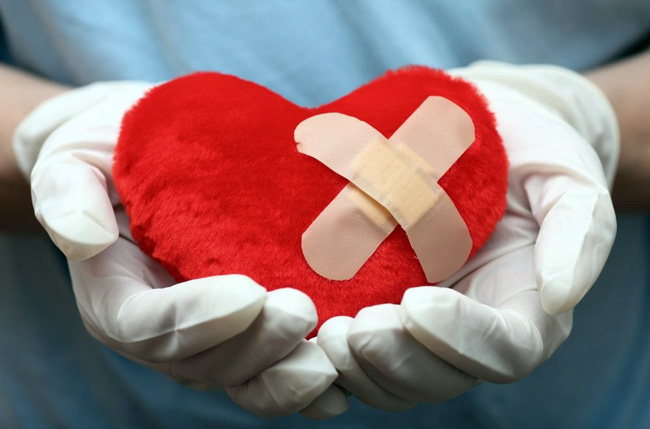 Главная цель операции шунтирования сосудов сердца заключается в том, чтобы улучшить кровоснабжение миокарда и снизить риск развития инфаркта. Аортокоронарное шунтирование помогает увеличить продолжительность жизни и сделать ее более качественной