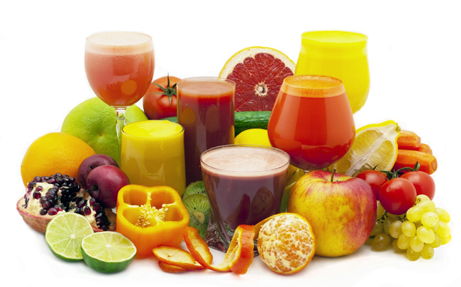 Для успешного лечения дивертикулеза, кроме медикаментозного лечения, необходимо диетическое питание, основу рациона должны составлять продукты, содержащие растительную клетчатку, из напитков - свежевыжатые овощные и фруктовые соки 