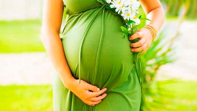После зачатия в большинстве случаев стоит продолжить прием Дюфастона, так как при беременности он сможет значительно снизить риск выкидыша на ранних сроках
