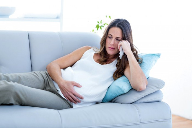 Во время беременности и кормления, следует с осторожностью принимать Дюспаталин