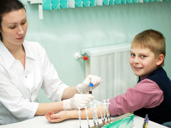 Лечение детей препаратом Глюкофаж, должно проводиться под постоянным контролем врача, в особенности, если ребенку от десяти до двенадцати лет