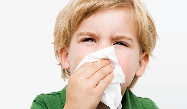 Причиной гноя в горле у детей может быть не только инфекция, но и инородное тело в носу или носовых пазухах
