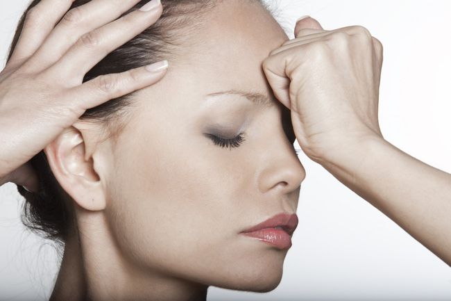 Избавиться от головной боли можно не только с помощью обезболивающих, но также с помощью массажа или холодного компресса