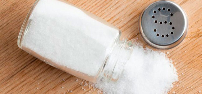 Прогревания методом «сухого тепла» с помощью соли являются самым простым и безопасным методом лечения халязиона верхнего и нижнего века дома