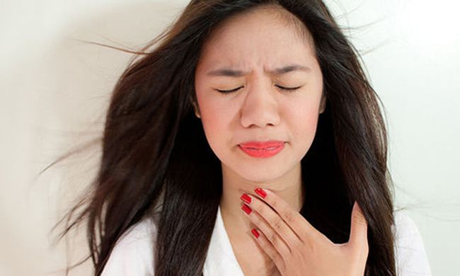 Жжение в горле - один из симптомов изжоги