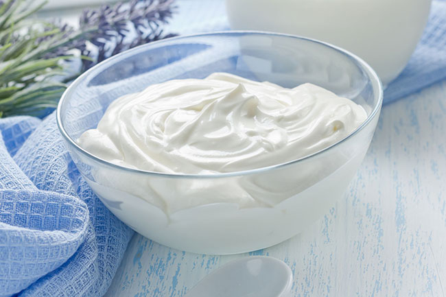 Рецепты йогурта в йогуртнице и в мультиварке практически не отличаются друг от друга, кроме посуды, в которой он будет готовиться, для приготовления также можно использовать обычный термос или литровую банку