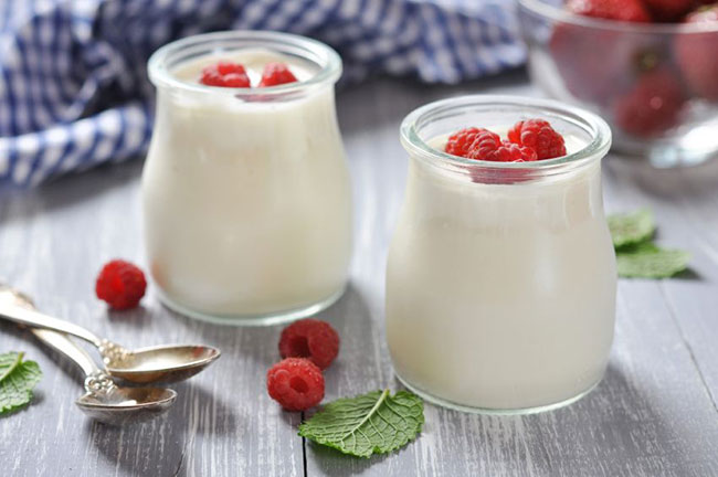 Закваски для приготовления йогурта вы можете найти в аптеке или супермаркете, при этом использовать в качестве закваски йогурт из магазина не рекомендуется