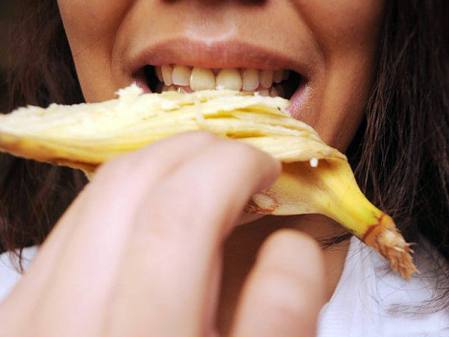 Очистка зубов с помощью кожуры банана, не имеет ограничений по длительности и частоте процедур, так как абсолютно безопасна