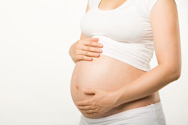 У беременных женщин на поздних сроках часто наблюдается кровь в моче, что не является опасным симптомом.