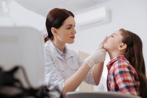 Если кровотечения из носа у ребенка повторяется достаточно часто, тогда следует обратиться к врачу для консультации