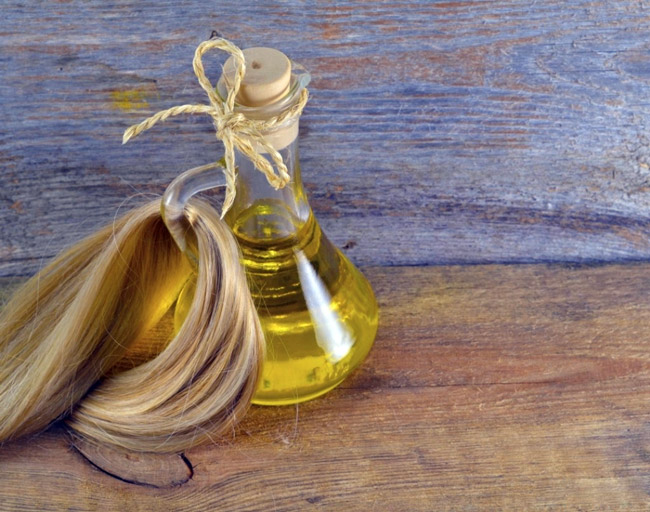 Кунжутное масло бережно ухаживает за волосами