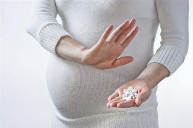 Противопоказано применение в I и II триместре беременности, в последнем триместре назначение препарата возможно, если ожидаемая польза для матери выше, чем потенциальный риск для плода