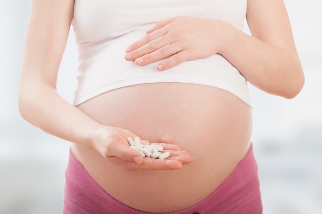 В I и II триместр беременности лекарственные средства, содержащие ацетилсалициловую кислоту, не следует назначать без четкой клинической необходимости