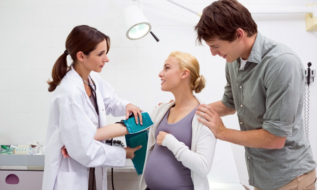 Во время беременности, врачи не рекомендуют использовать Меновазин, но если возникает необходимость в применении препарата, то использовать его можно в малых дозировках и под наблюдением врача
