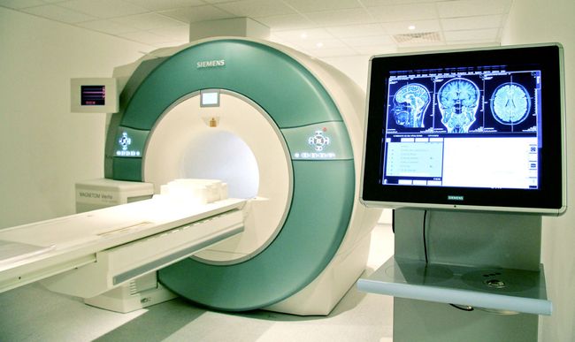 МРТ шейного отдела позвоночника покажет все - от мягких тканей, и хрящей, до нервных образований.