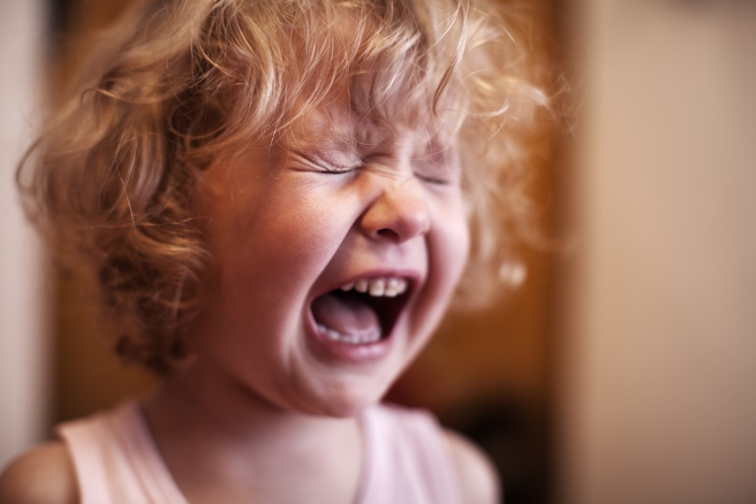 Паховую грыжу у женщин может спровоцировать громкий крик или регулярный плач
