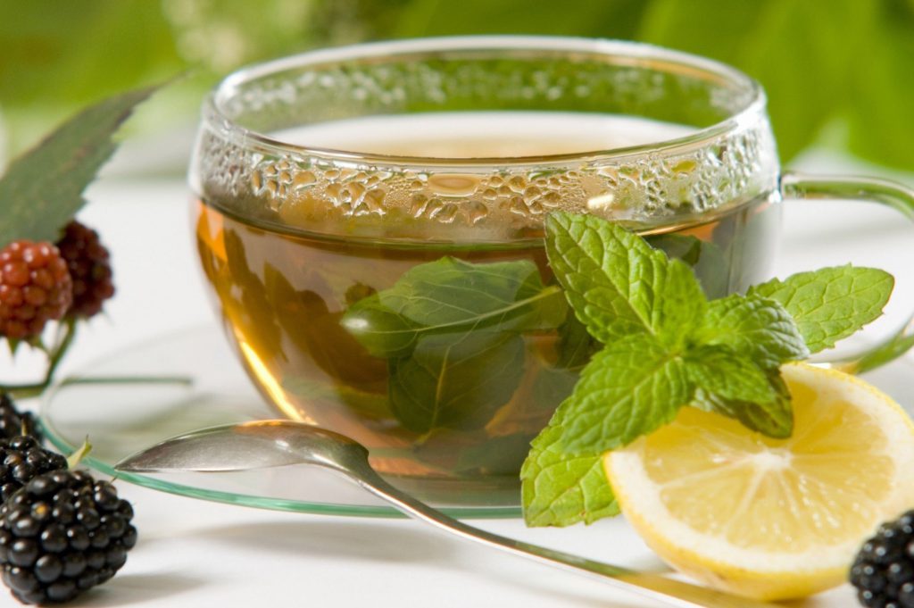 Отвар или чай из ежевичных листьев или пригоршня свежих ягод оказывают успокоительное действие на нервную систему
