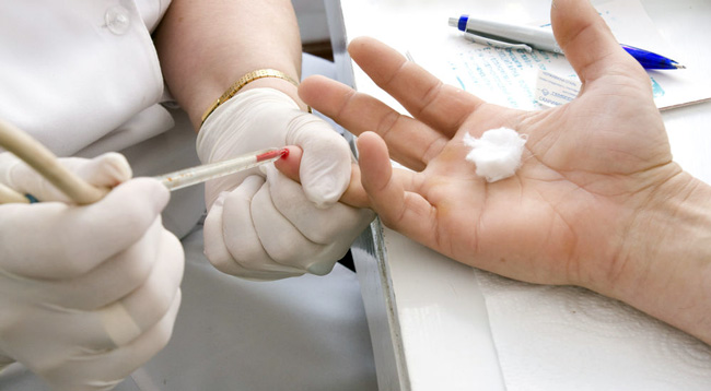 Определить уровень гемоглобина, можно по результатам общего анализа крови, который берется из пальца
