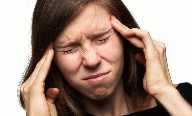 Сильная головная боль является симптомом повышенного количества эритроцитов