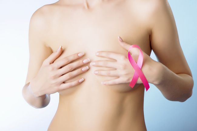 Изменение очертаний груди, её рост или уменьшение является один из симптомов рака молочных желез