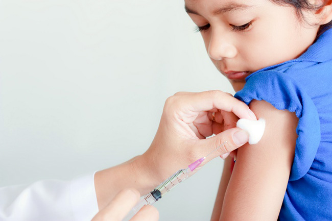 Для профилактики столбняка проводят обязательную вакцинацию, начиная с 3-х месяцев до 18 лет