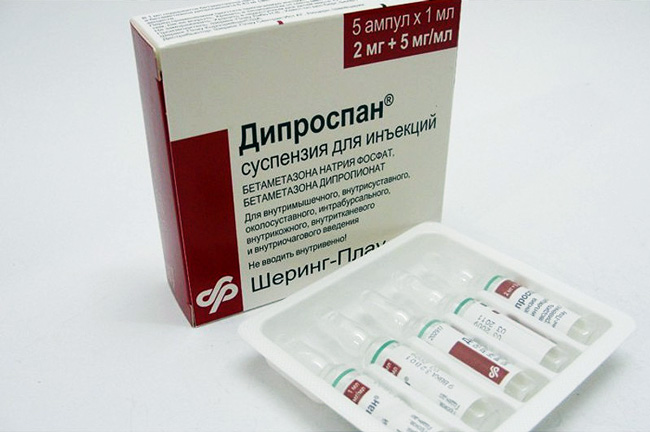 Коробка с Дипроспаном может содержать от одной до пяти ампул или аналогичное количество шприцев с таким же объемом препарата