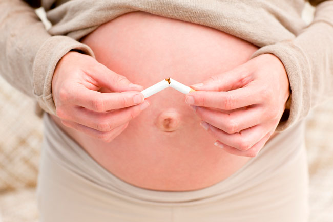 Данный дефект образуется у плода на ранней стадии развития, а именно во время первого триместра беременности, когда женщина может еще не подозревать о своем положении