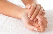 Трещины на пальцах рук – причины и лечение